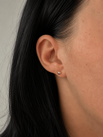 Inese – 18k kullatud palliga kõrvarõngad (4mm) kullatud ehted naistele