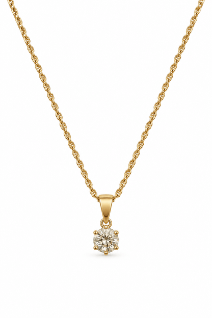 Klasiska 18k apzeltīta kaklarota ar apaļu cirkonija kulonu uz balta fona